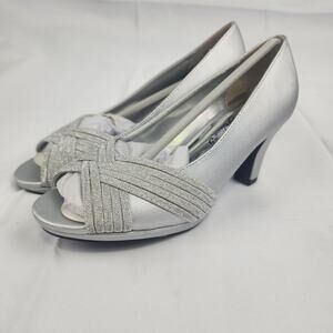 Easy Street Alive 5 Lavish Silver Glitter Peep Toe Block Heels 6M